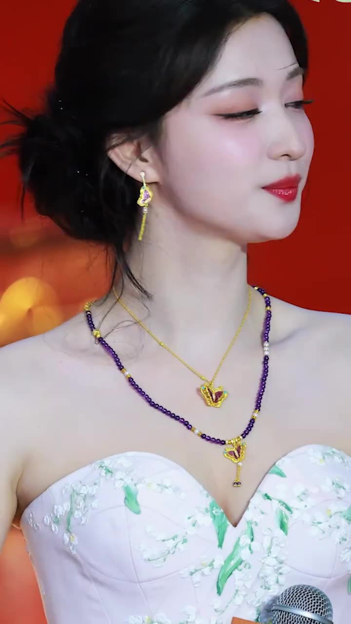 王楚然_表面清纯女神_背地里就是只淫荡母狗_最爱被各种男人抽插-秘密图库